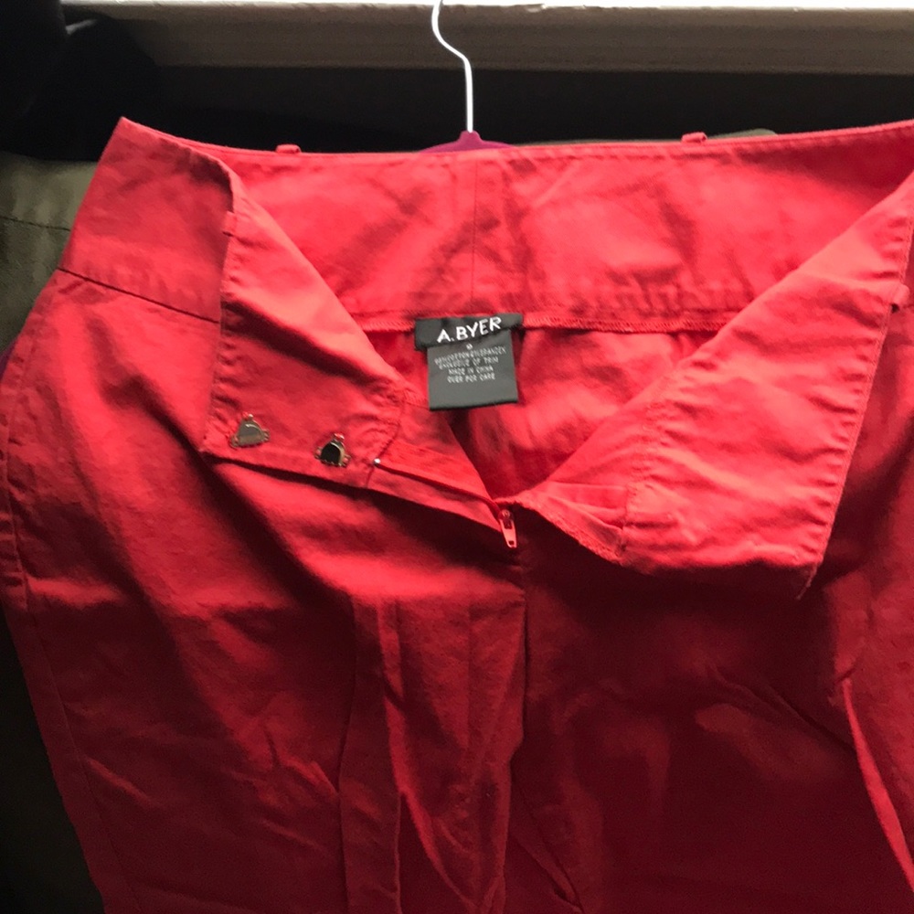 Amy Byer salmon colored capris